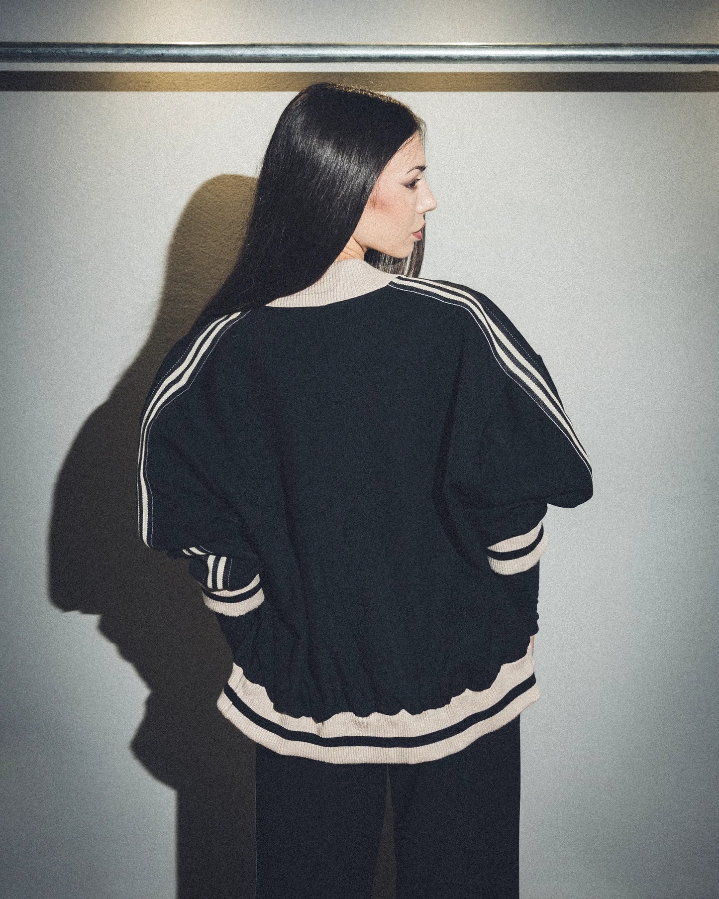 Tuta nera con bande lumina (Giacca)