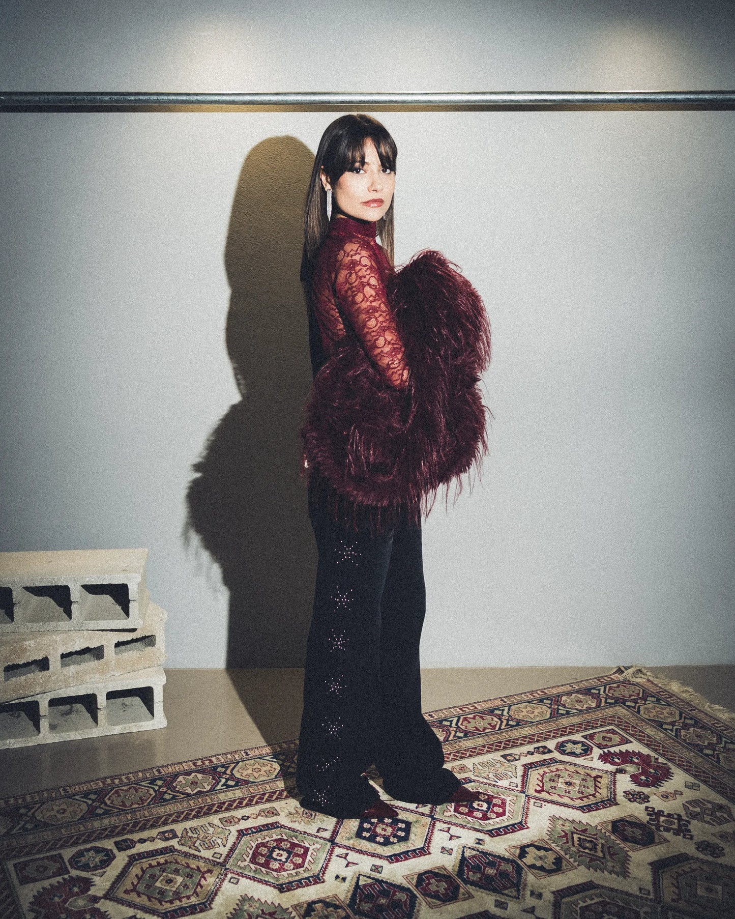 Jeans nero con borchie laterali argento