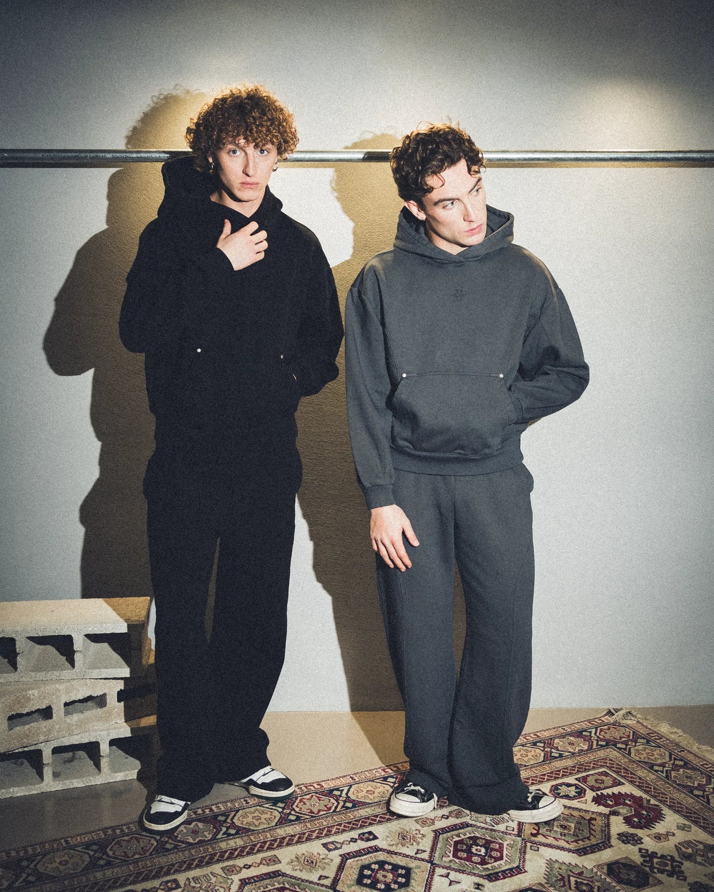 Set coordinato tuta one of one nera