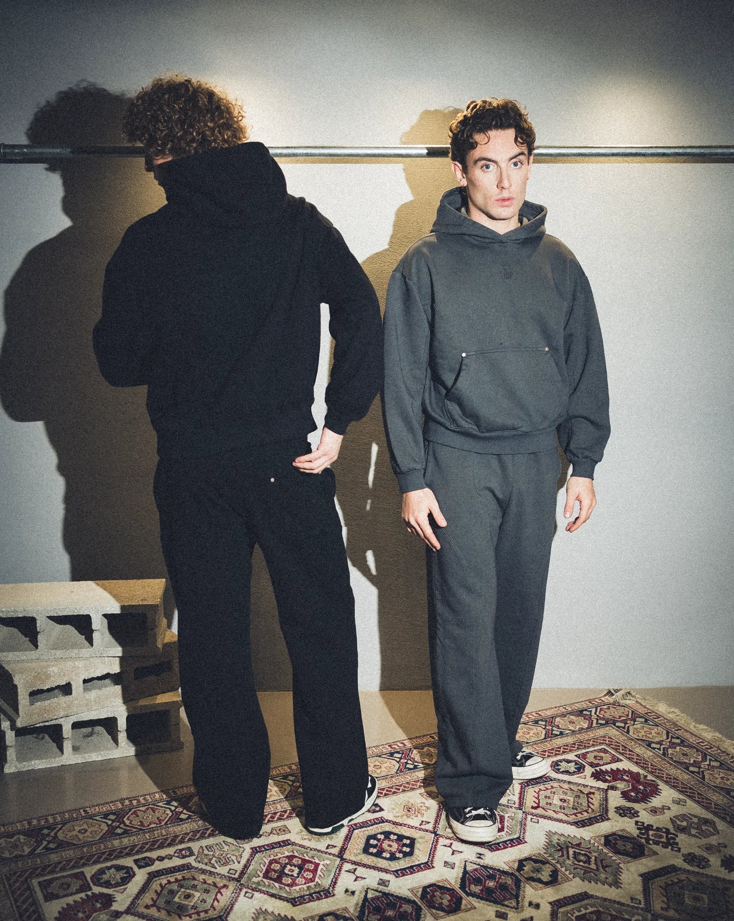 Set coordinato tuta one of one grigia