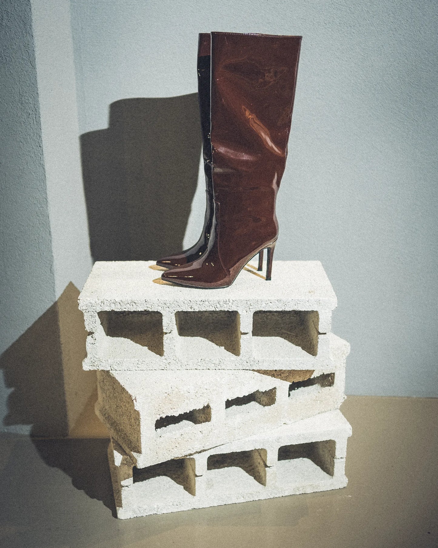 Stivali vinaccia in vinile