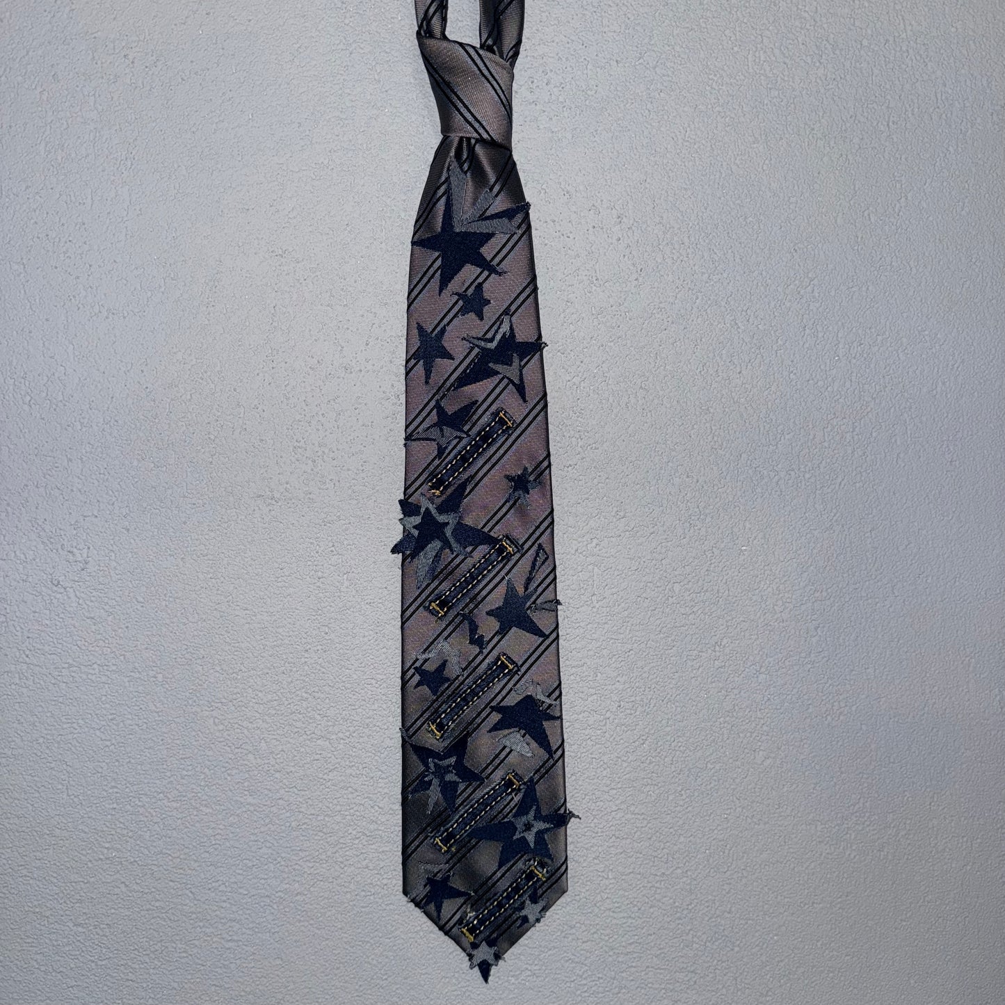 Cravatta star Tie’s Addiction